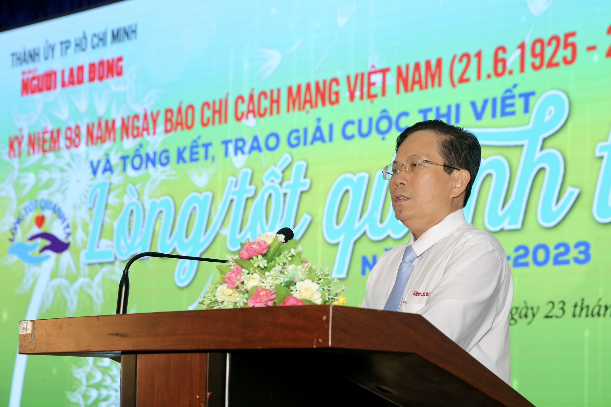 lòng tốt quanh ta